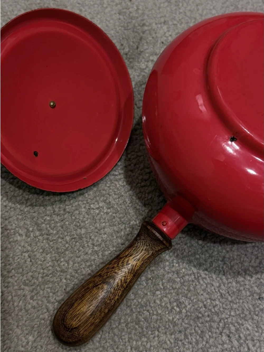 Red Cheese Fondue Set with Wooden-Handled Forks